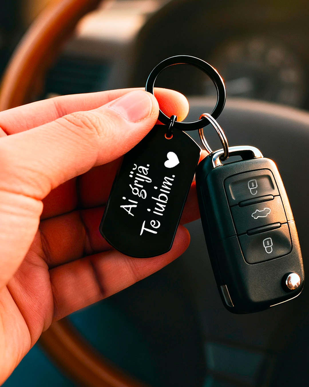 Breloc metalic Ai grijă. Te iubim.