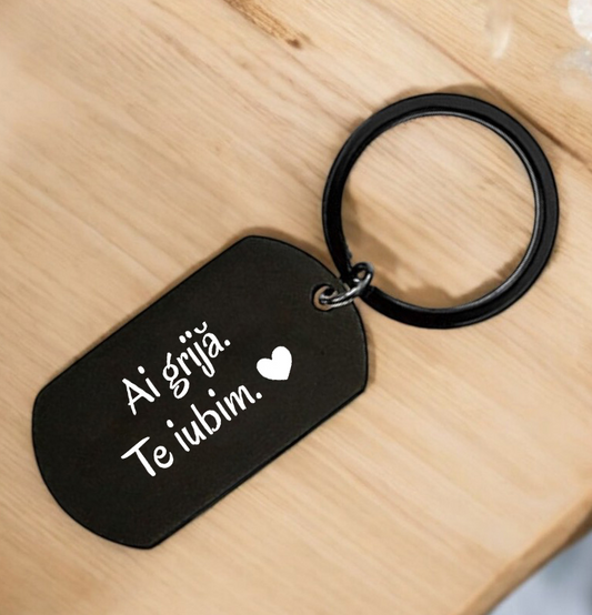 Breloc metalic Ai grijă. Te iubim. - Lovelo